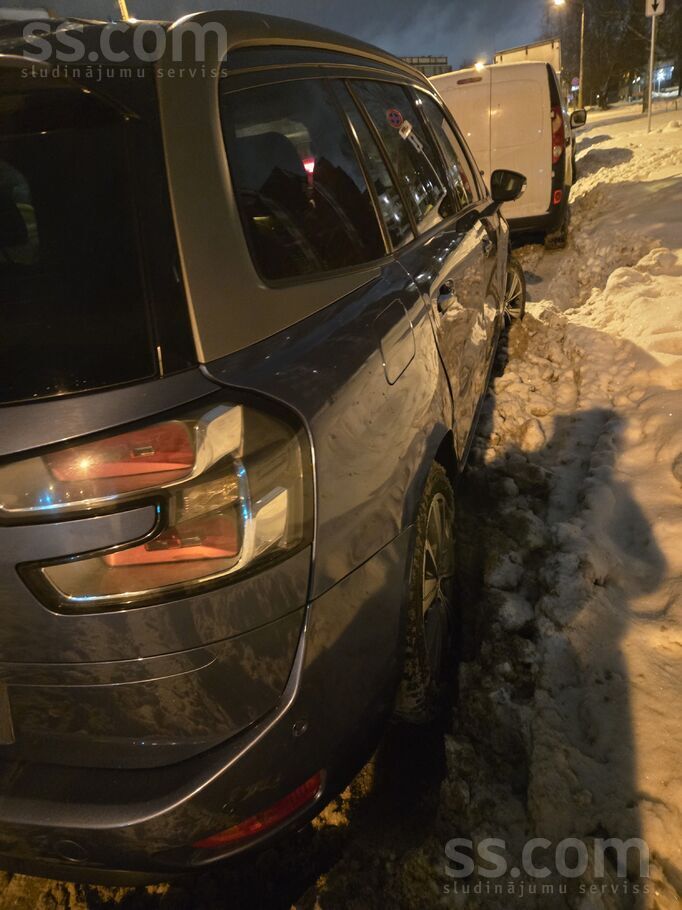 Pārdodu visu auto rezerves daļām. Ir vizuāli defekti (skrāpējumi, uzsistas l