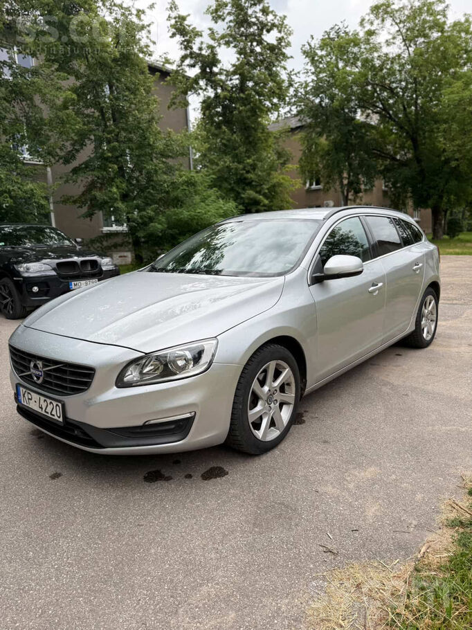 Продаю Volvo V60 2013 года в хорошем техническом и визуальном состоянии. 
П