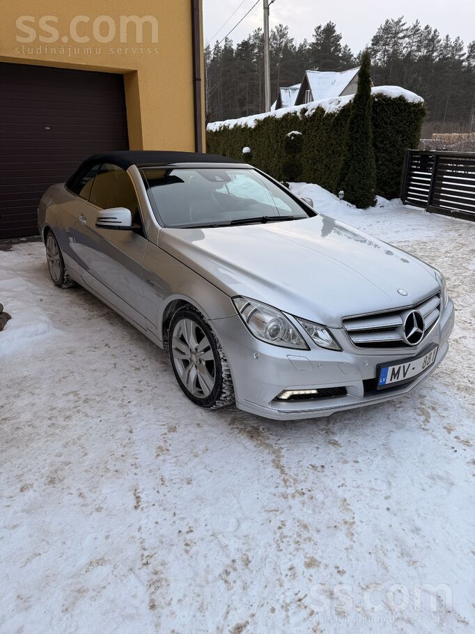 Mercedes Pārdodu koptu E-Class kabrioletu W212 virsbūvē. Uz