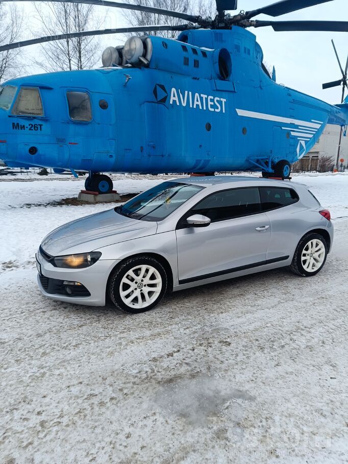 Pardodu Schirocco ar automatu, sportisks pilsetas auto, ar lielo dizeli ar 1