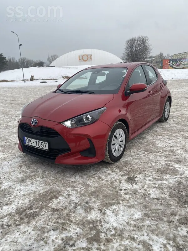 Toyota Privātpersona pārdod Toyota Yaris 1.5 Hybrid ar pa