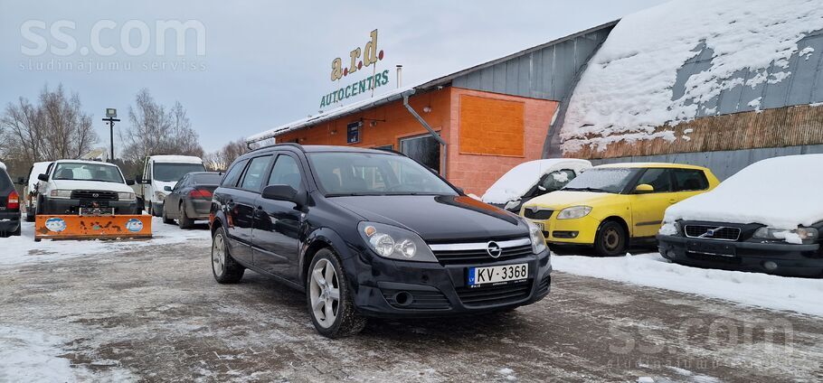 Opel Opel Astra ar 1, 9 ekonomisko Dīzeļmotoru. Ta līdz