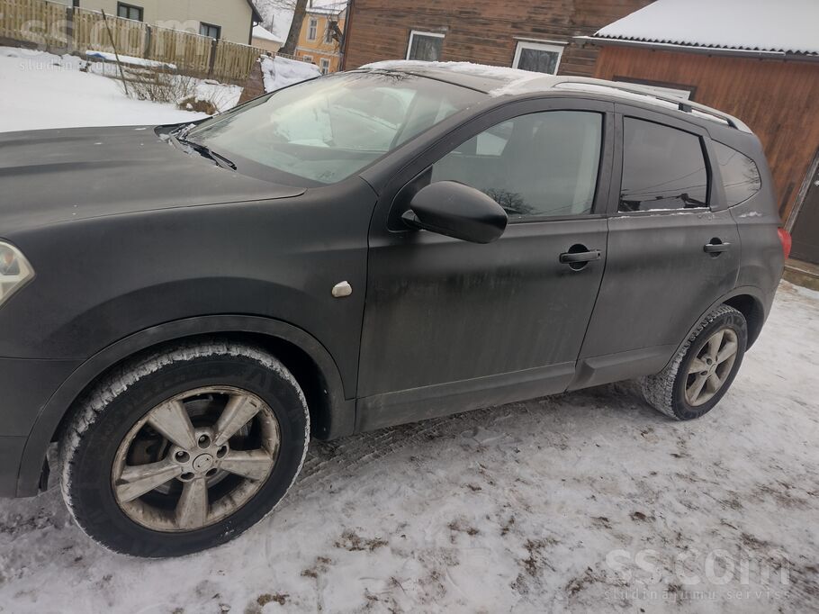 Nissan Auto ir vizuali defekti. ziemas un vasaras riepas.