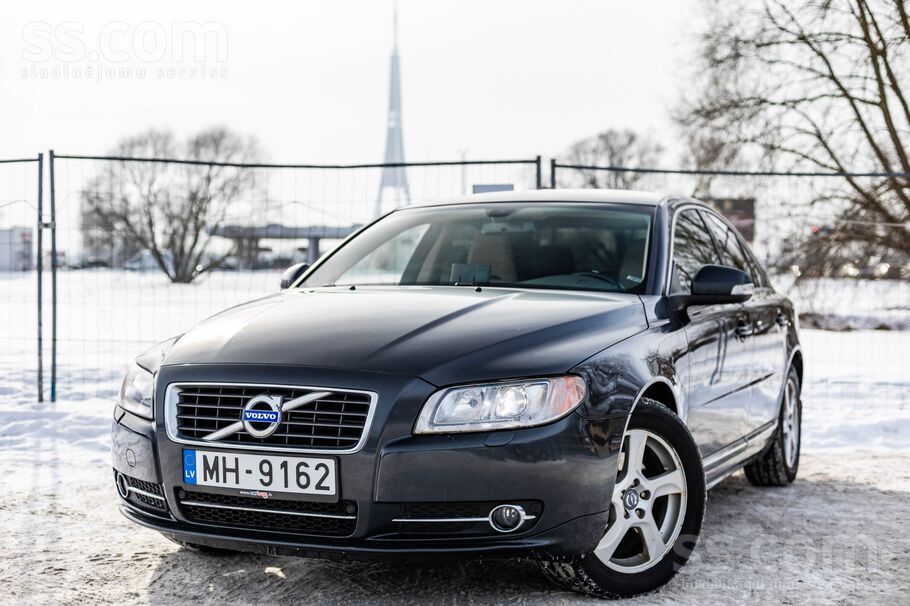 Volvo Volvo S80 ar 2.4 dīzeļdzinēju un manuālo ātrumkārb