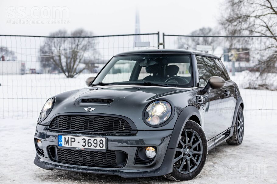 Mini Mini Cooper S John Cooper Works ar 1.6 benzīndzinē