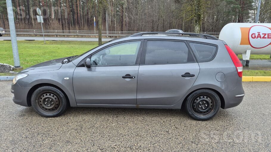 Hyundai Pārdodu Hyundai i30: universāls, dīzelis, manuālā 