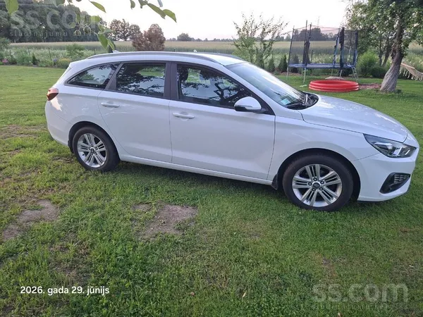 Hyundai Auto teicamā tehniskā un vizuālā stāvoklī.