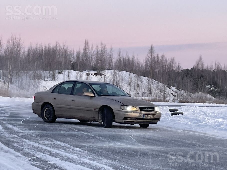 Pārdodas Opel Omega B.
Pieņemamā tehniskā un vizuālā stāvoklī.
Motors st