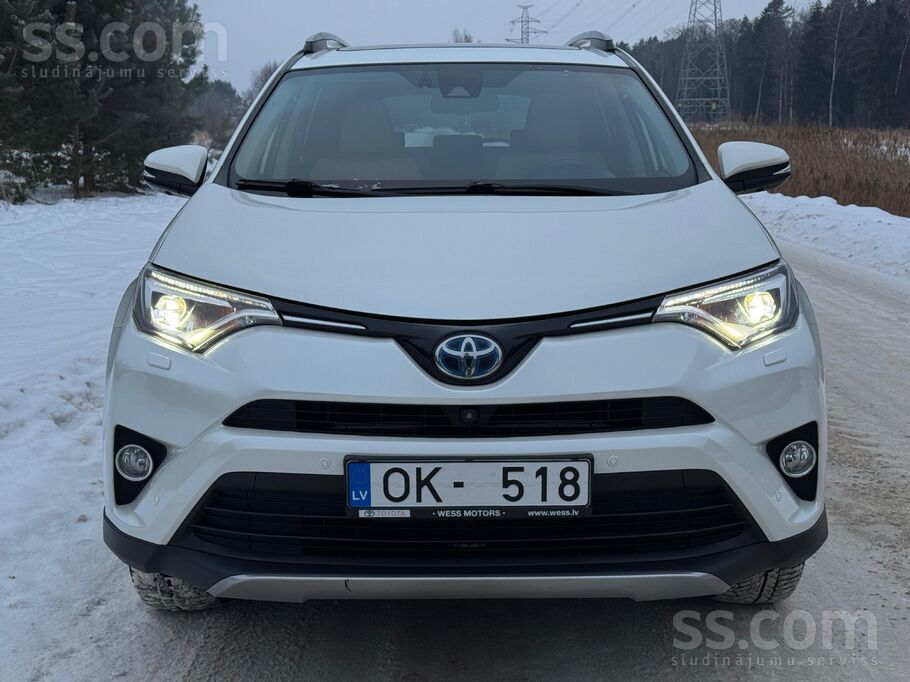 Toyota Rav4, 4x4 Premium. Automašīna ir ideālā tehniskā u