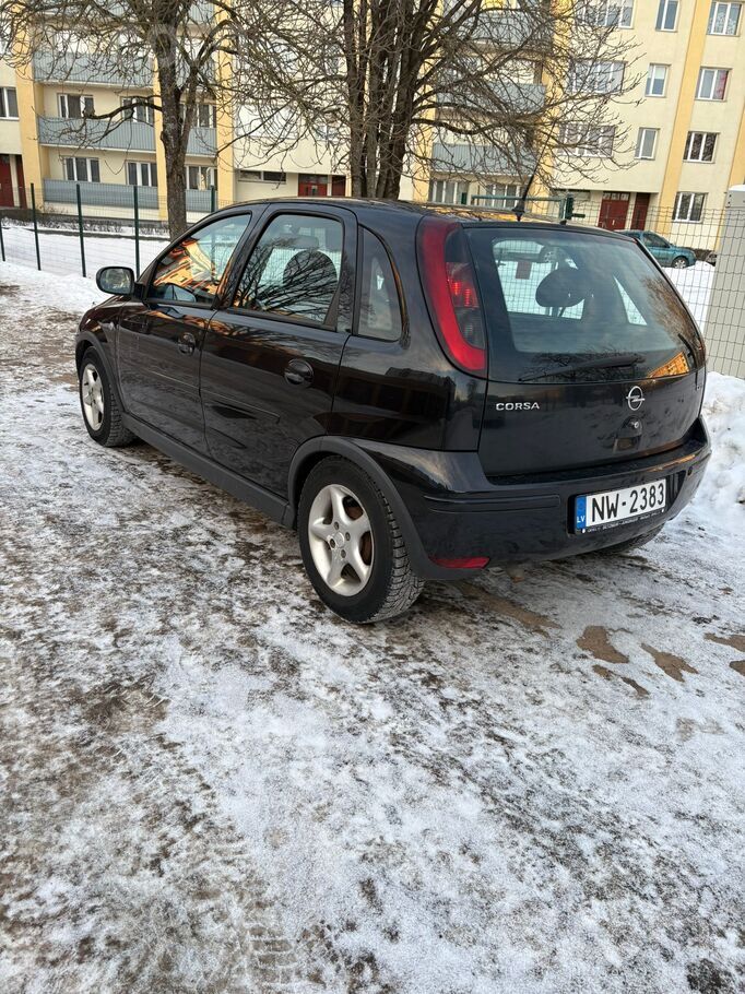 Opel Uzturēta mašīna, vienās rokās, sešus gadus Latvijā