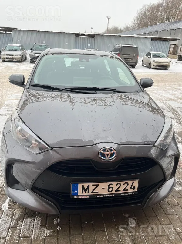 Uzņēmums saistībā ar autoparka atjaunošanu pārdod Toyota Yaris 1.5 Hybrid Dy