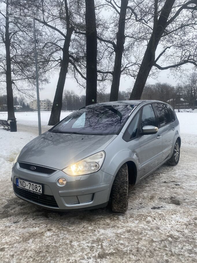 Ford Pārdošanā plašs, ļoti ērts un ekonomisks auto, ļot