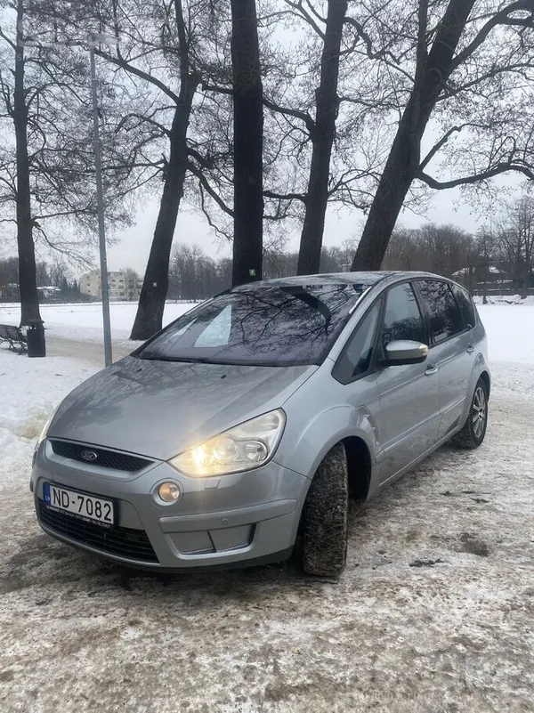 Ford Pārdošanā plašs, ļoti ērts un ekonomisks auto, ļot