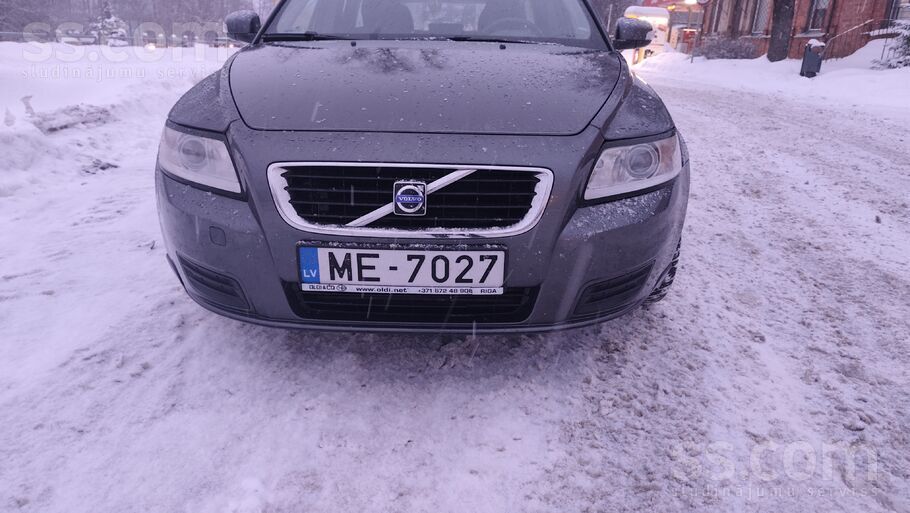 Продаю Volvo v50 2.0D 100kw, ТО 02.06.26, налог за 2026 уплачен, экономичная