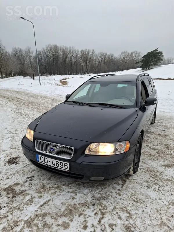 Volvo Papildus lietie diski ar vasaras riepām. Otra atsl