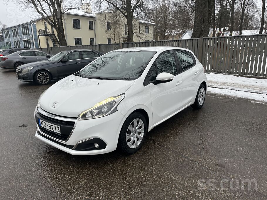 Peugeot Tiek pārdots 2017.gada Peugeot 208. Auto ļoti labā
