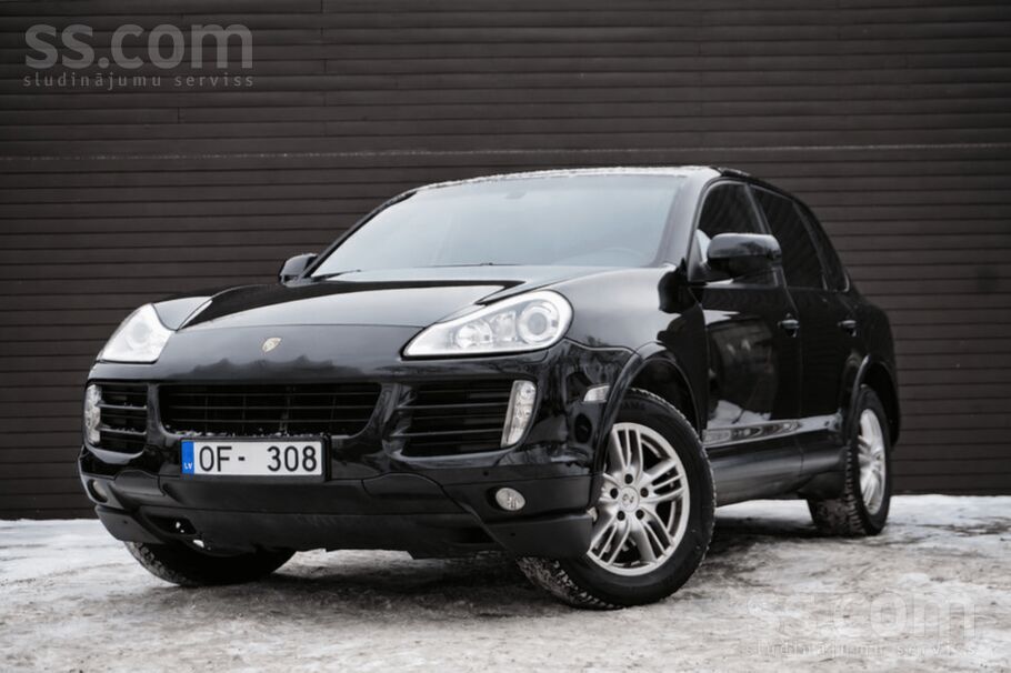 Porsche Cayenne 2009. gada modelis ar 4.8 benzīna dzinēju un automātisko pār