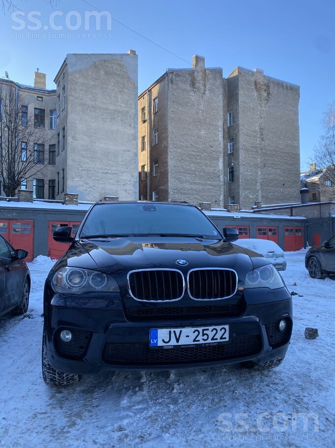 BMW Pārdod BMW X5 xDrive30d (E70) M Sport paketē.