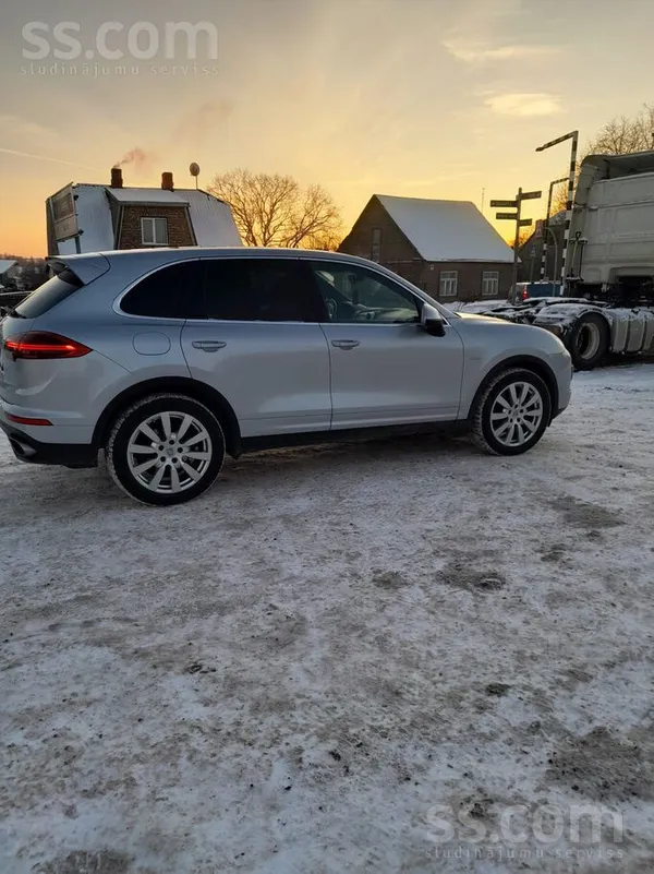 Porsche Ļoti labā stāvoklī, tikko veikta apkope, automašīn