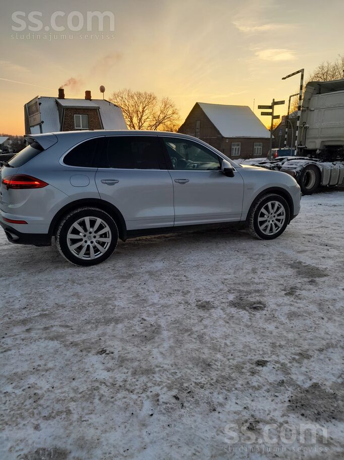 Ļoti labā stāvoklī, tikko veikta apkope, automašīna pirmo ziemu Latvijā, iev