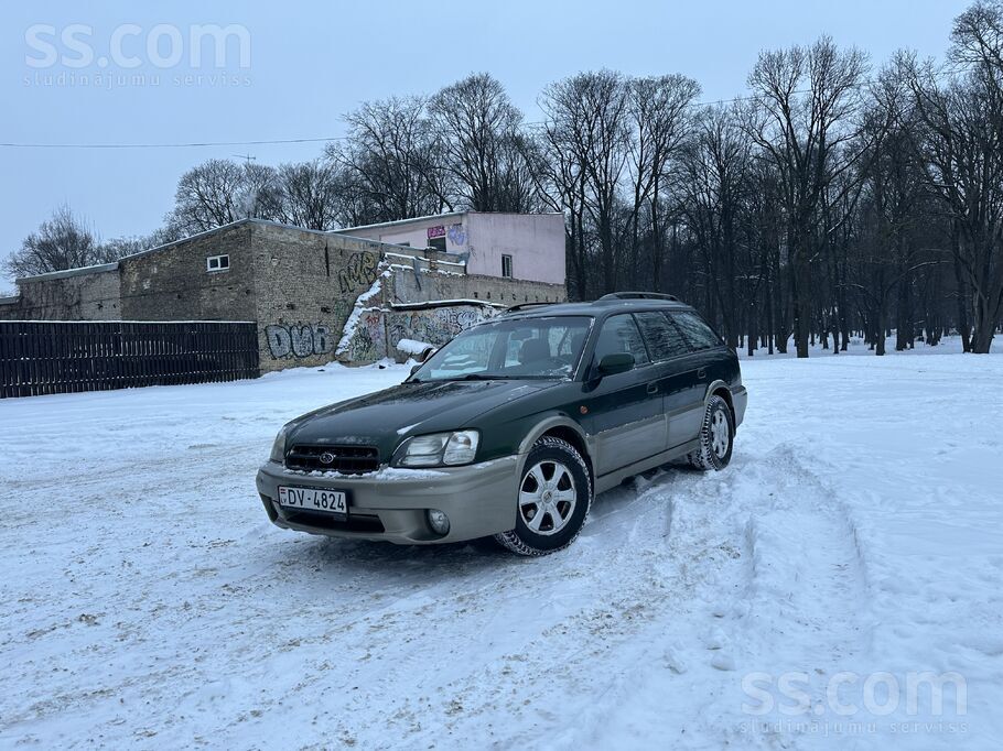 Subaru Dzīvs Subaru Outback. 