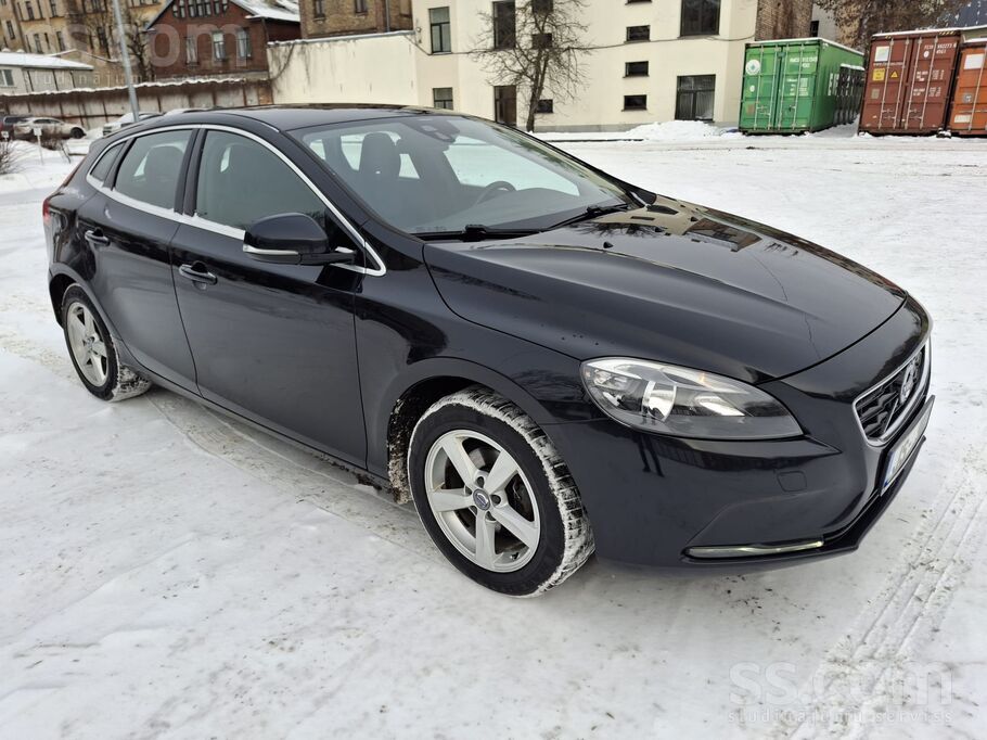 Volvo Pārdod Volvo V40 ar motora defektu (paaugstināts s