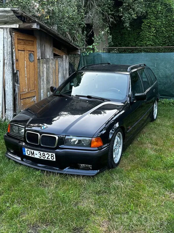 BMW Uz tirgu iet gada sakumā ievestais no Vācijas e36 