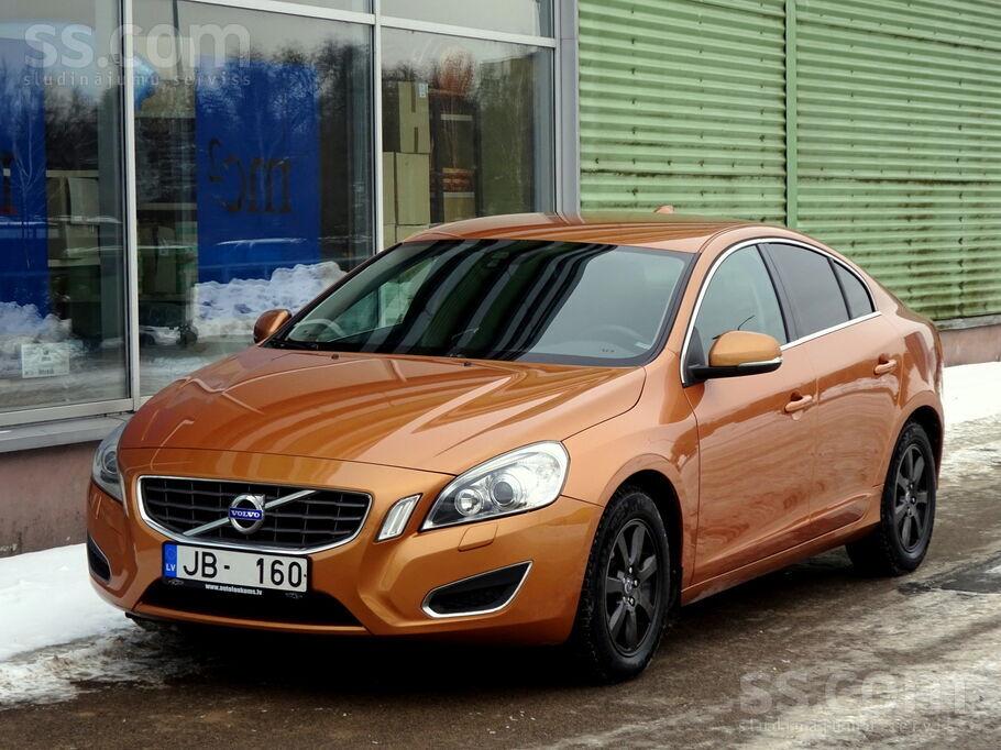 Volvo Momentum 2.4 D5 205Zs Xenon Pus-Āda Klima Webasto 
