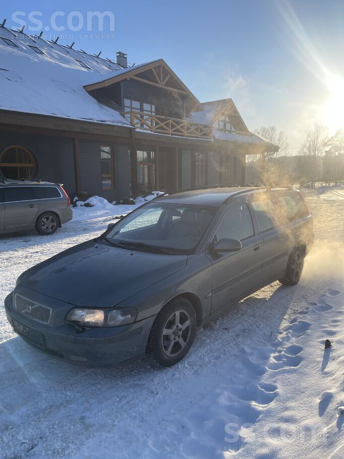 Pārdodu rezerves daļām, ejošu volvo, bez dokumentiem. Vasarā mainīts sajūga