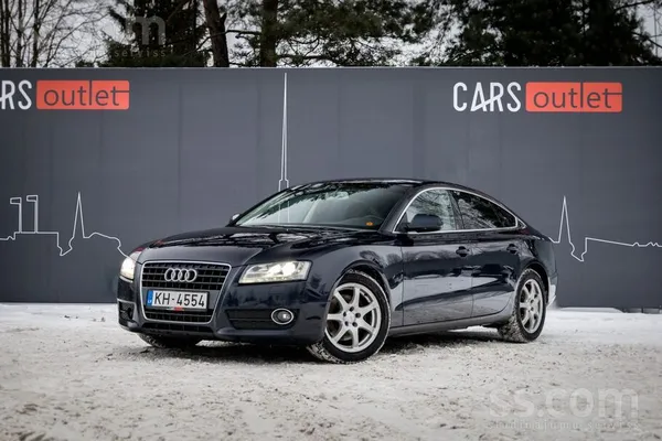 Audi Audi A5 ar 2.0 litru benzīndzinēju un automātisko 