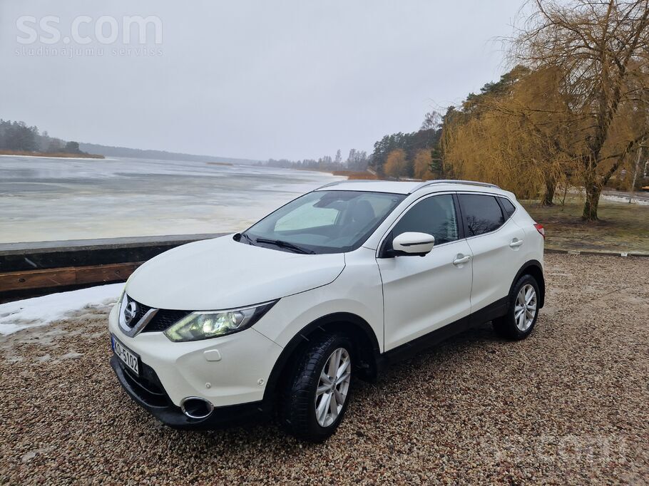 Nissan Uzticams, ekonomisks un komfortabls auto, kas liel