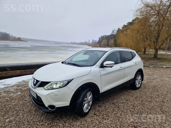 Nissan Uzticams, ekonomisks un komfortabls auto, kas liel
