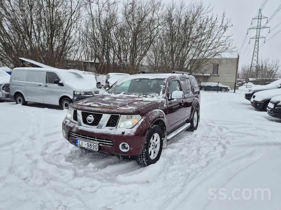 Nissan Nissan Pathfinder 7 Sēdvietas 2.5l dīzelis. 126kw