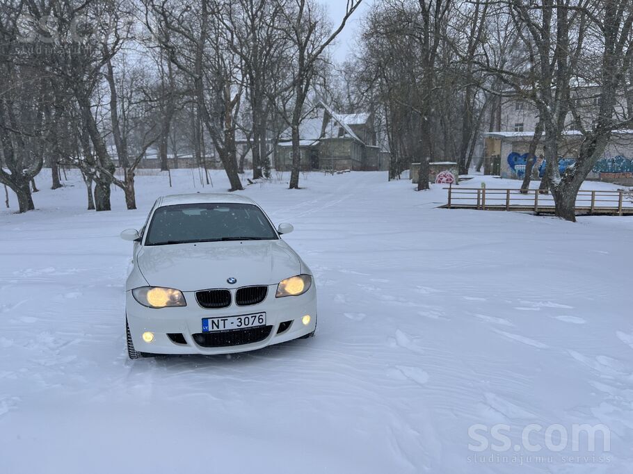 Pārdodu skaistu Bmw 120d ar oriğinālo Mpaku. 
-2.0d 130kw dzinējs, ļoti eko