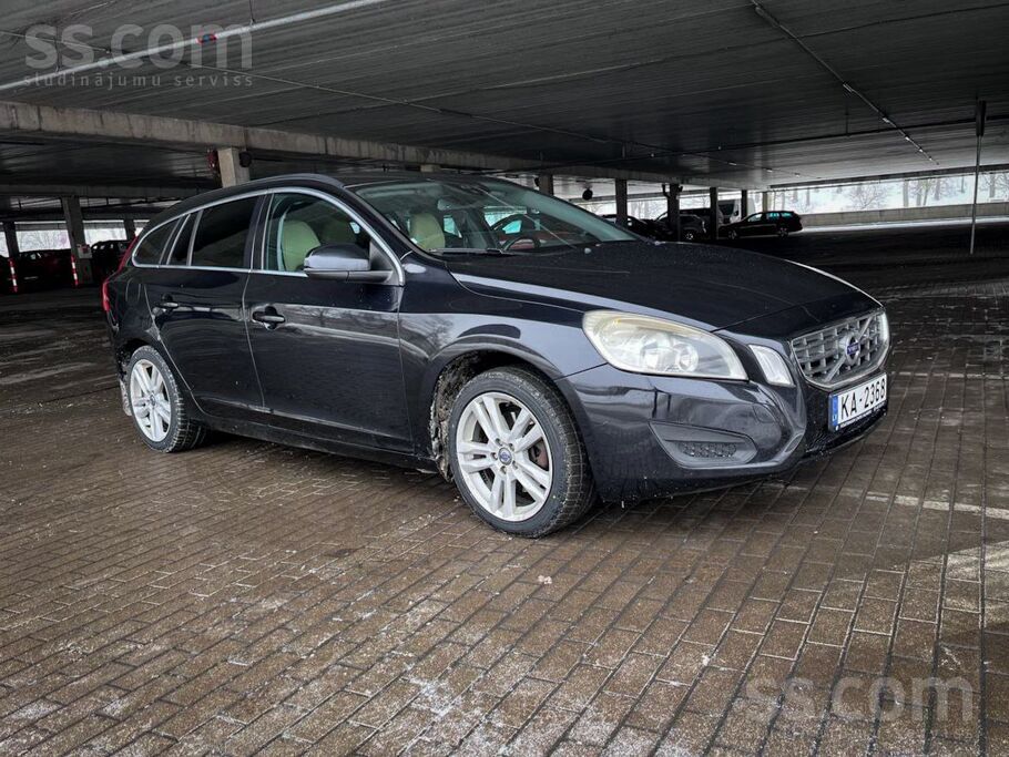 Volvo V60, 1.6d (84kW), mehānika
Ādas salons
Aizmugures parking sensori