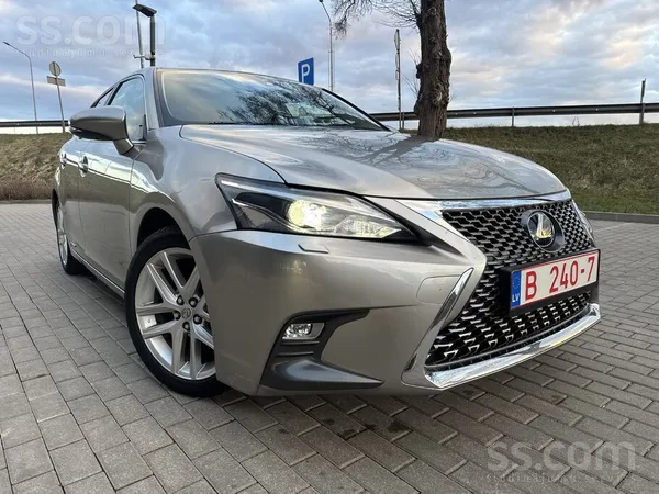 Lexus Pārdod Lexus Ct200H Hybrid 2018 – Elegance un Efek