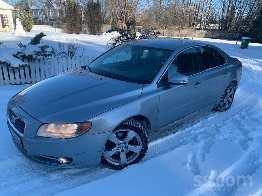 Komfortabls auto. Pārdodu. Dzinējs jaudīgs. Salā lec labi. Kārba strādā labi