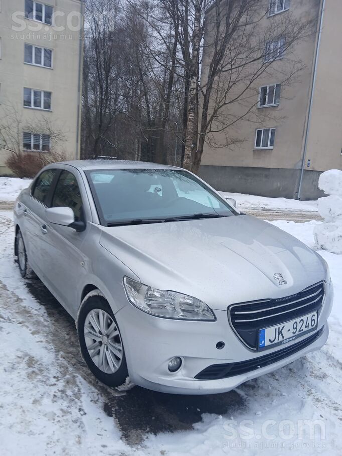 Pārdošanā uzticams un kopts Peugeot 301 ar benzīna dzinēju. Teicamā tehniskā