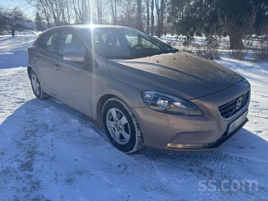 Volvo Pārdod ļoti labu un ļoti ekonomisku Volvo V40 ar 1
