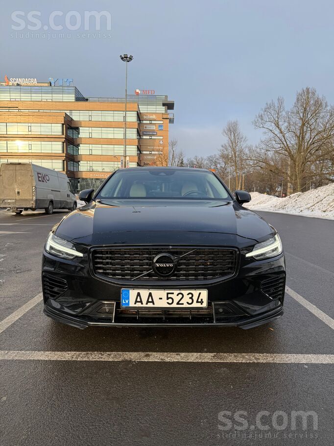 Tirgojās labi kopta, viena no jaudīgākajām S60 versijām, 228kw(305-310zs), p