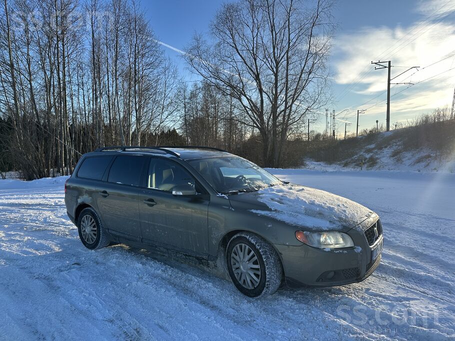 Tiek pārdots labs Volvo V70 ar uzticamo 2.5 D5 (136kw) dzinēju. 
Skate līdz