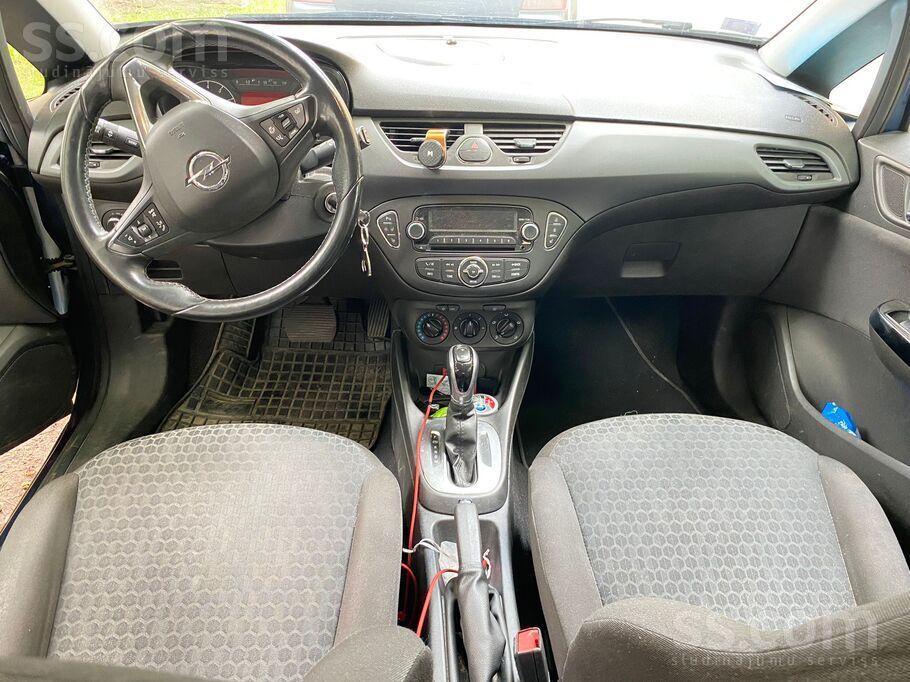 Opel Parkošanās sensori gan priekšā, gan aizmugurē