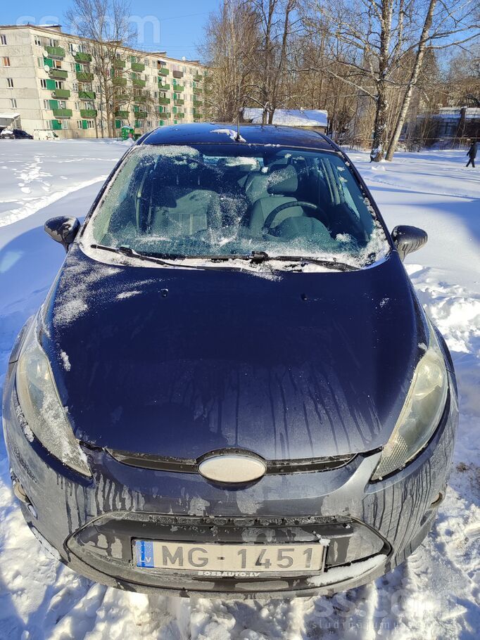 Ford Auto labā tehniskā stāvoklī. Ekonomisks auto. Mazs