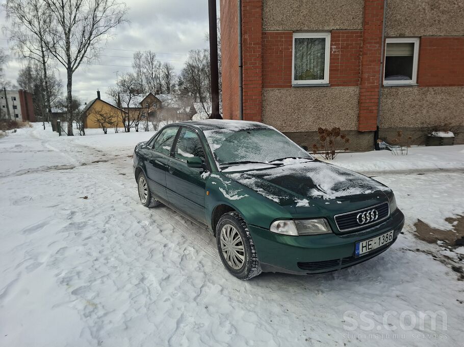 Audi Pārdod a4 audi. 1.6 benzīns, manuālā kārba. Skate 