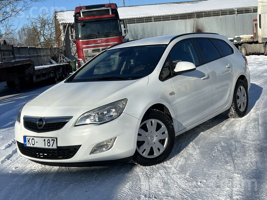 Opel Продаю Opel Astra . Новый ТО до 15.02.2027. 