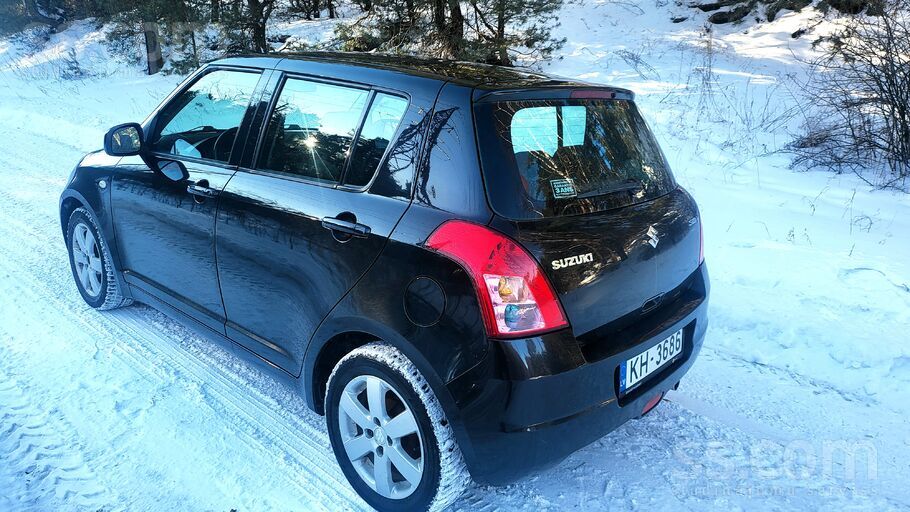 Suzuki Laba maza, ekonomiska un tai paša laika ietilpiga 