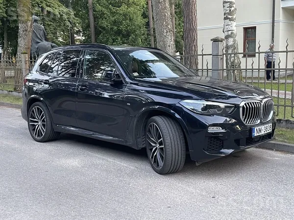 BMW Pārdodu automašīnu darba braucienu dēļ. 