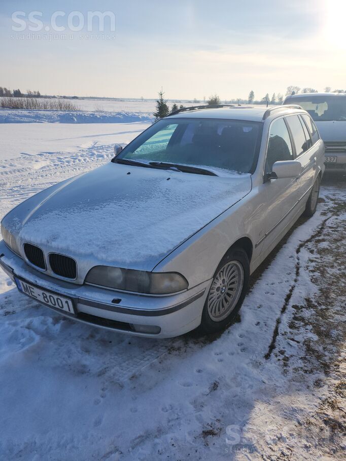 BMW Pardodu auto ar tiko izietu apskati