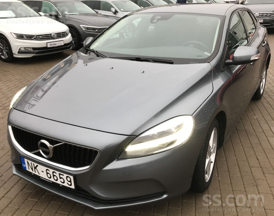 Volvo Pārdod Volvo V40; Regulāri veiktas tehniskās apkop