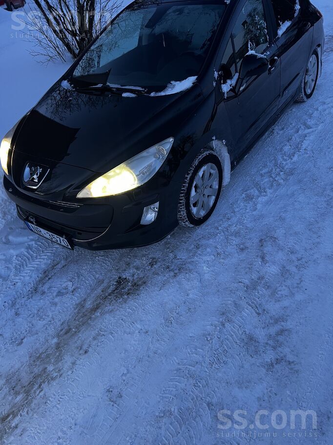 Peugeot Pārdodu auto. Šobrīd ir slimības lapa. Lampas jāsa